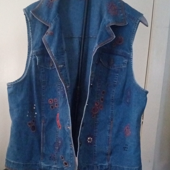 Hearts of Palm Blue Denim Vest with Embellishments - Picture 11 of 11